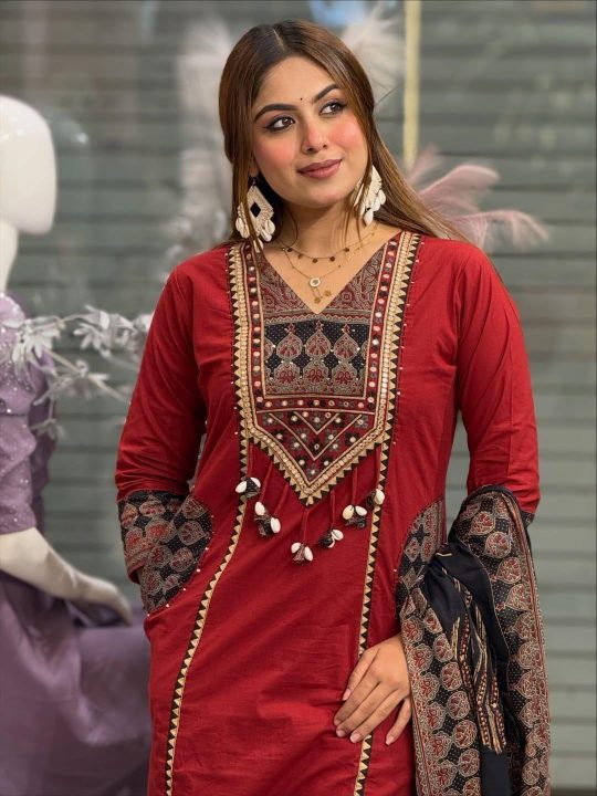 Krishna Collection Maroon Designer Cotton 60x60 Kurta Pant With Dupatta Set